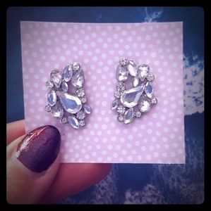 2/$15 Gorgeous stud earrings